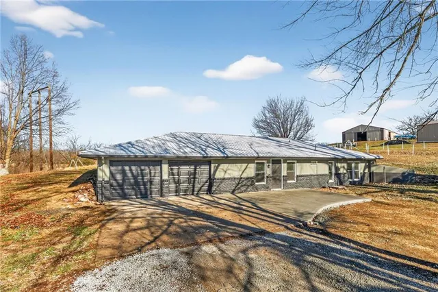 $350,000 | 28200 Northeast 160 Street, Excelsior Springs, MO 64024