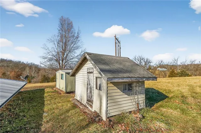 $350,000 | 28200 Northeast 160 Street, Excelsior Springs, MO 64024