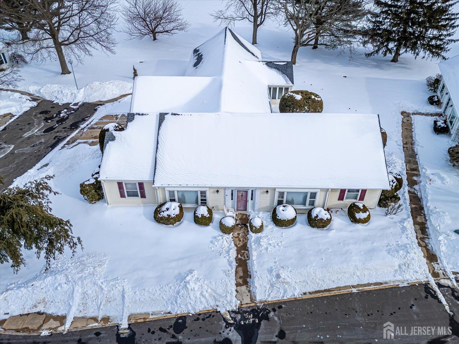 628A Windsor Way, Unit B Monroe Township, NJ 08831 - Photo 36 of 50 an aerial view of a couch and front door