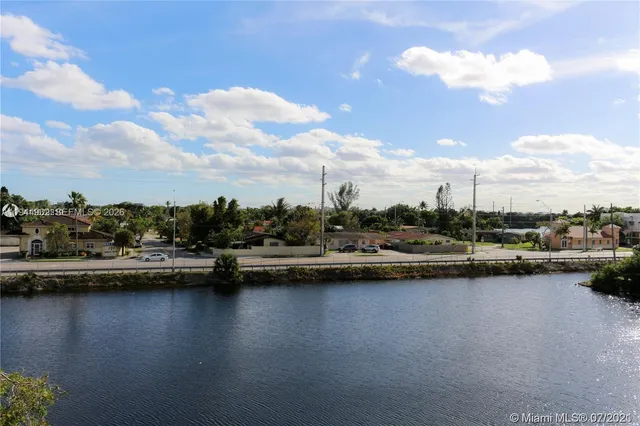 $2,000 | 1325 West 68th Street, Unit 221, Hialeah, FL 33014