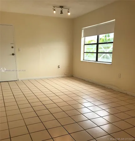 $2,100 | 1325 West 68th Street, Unit 221, Hialeah, FL 33014