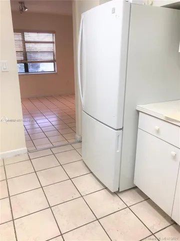 $2,000 | 1325 West 68th Street, Unit 221, Hialeah, FL 33014