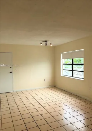 $2,100 | 1325 West 68th Street, Unit 221, Hialeah, FL 33014
