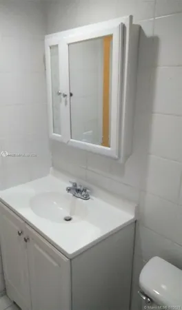 $2,100 | 1325 West 68th Street, Unit 221, Hialeah, FL 33014