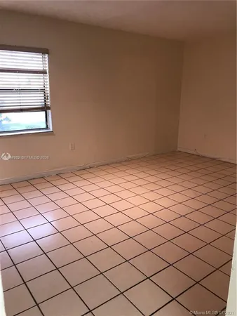 $2,100 | 1325 West 68th Street, Unit 221, Hialeah, FL 33014