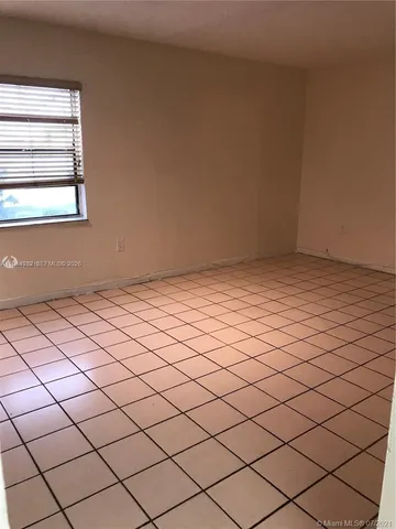 $2,000 | 1325 West 68th Street, Unit 221, Hialeah, FL 33014