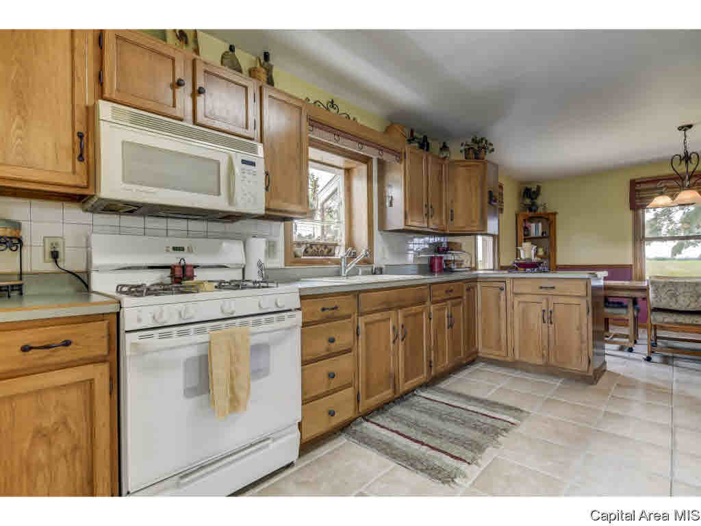 8535 Tolan Road Pleasant Plains, IL 62677 - Photo 12 of 36 Gallery Image 12