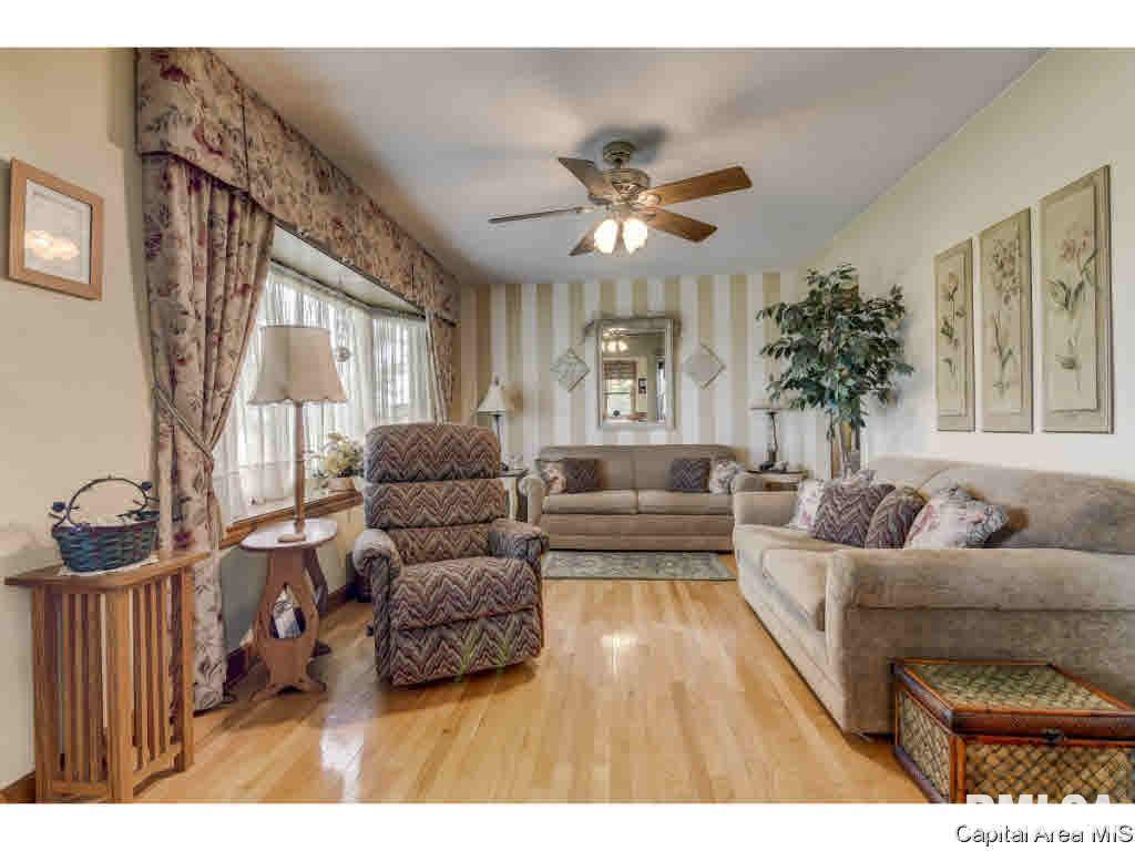 8535 Tolan Road Pleasant Plains, IL 62677 - Photo 4 of 36 Gallery Image 4