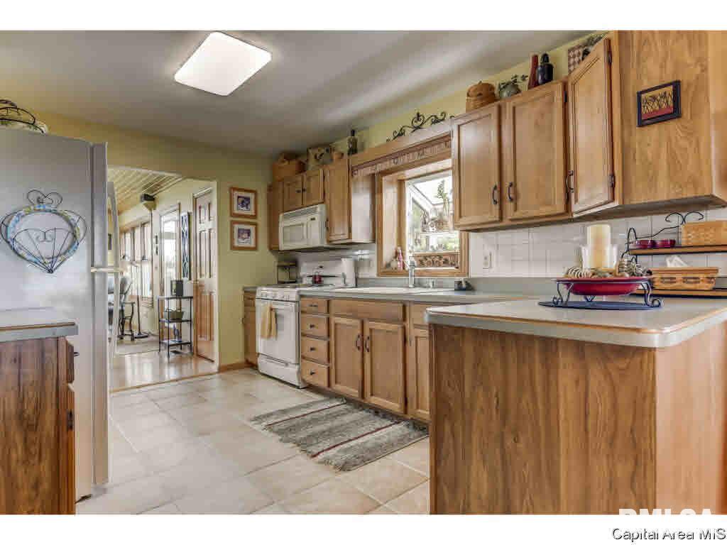 8535 Tolan Road Pleasant Plains, IL 62677 - Photo 9 of 36 Gallery Image 9