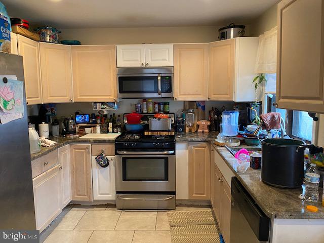 29 Parkside Circle Willingboro, NJ 08046 - Photo 5 of 9 a kitchen with a stove top oven a sink and dishwasher