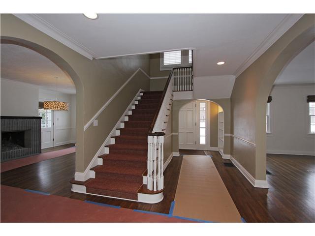 125 Wellington Road Indianapolis, IN 46260 - Photo 2 of 18 Gallery Image 2