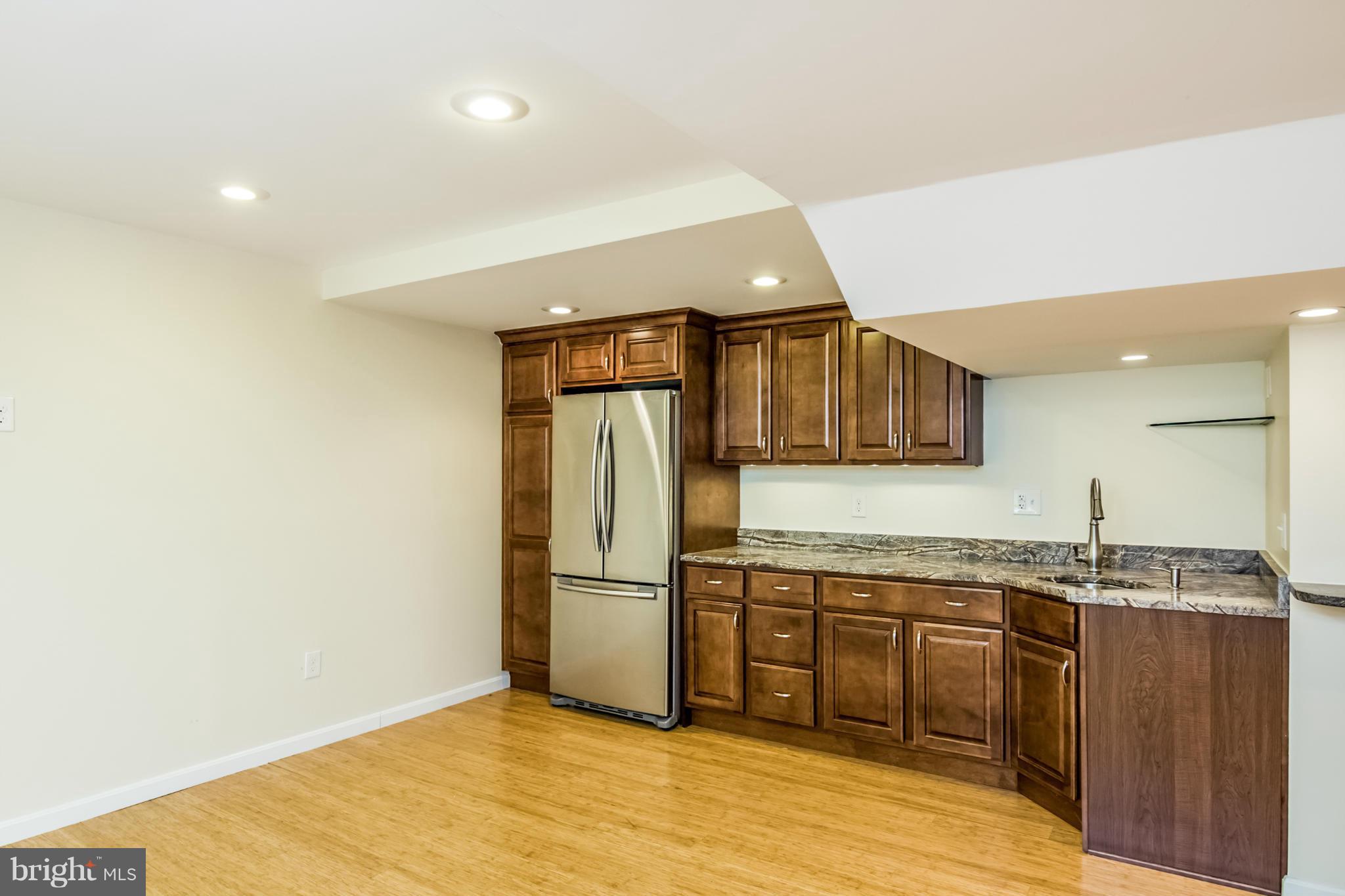 20633 Beaver Ridge Road Gaithersburg, MD 20886 - Photo 22 of 30 Kitchenette/Wet bar with granite counters