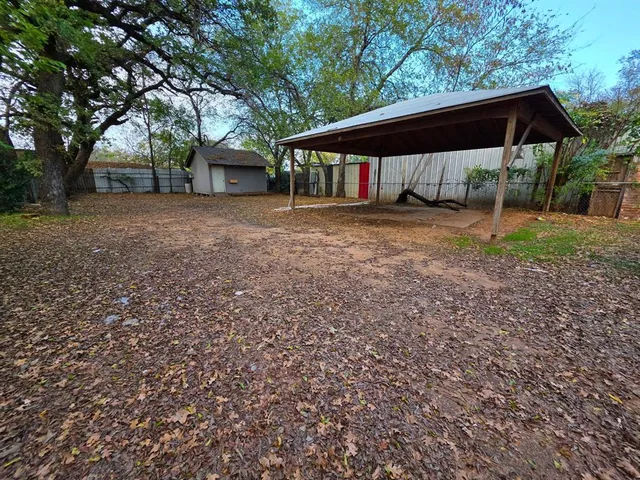 a view of house with backyard and furniture