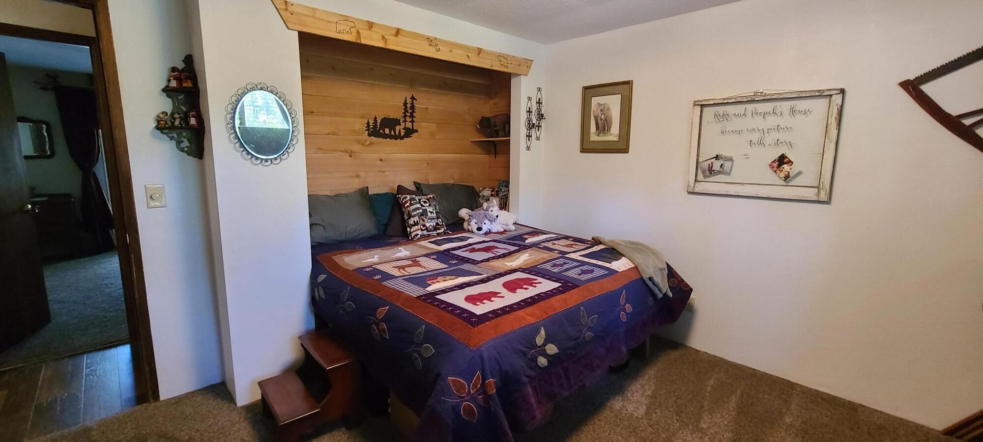 308 Fir Canyon Road Grants Pass, OR 97527 - Photo 46 of 51 THIRD BEDROOM WITH BUILT IN BED
