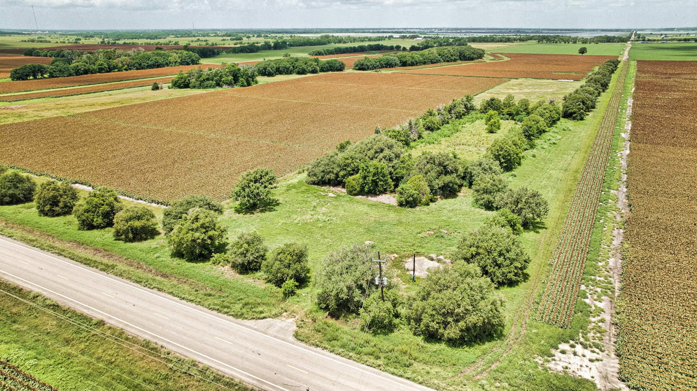 1462 Rd Damon Tx 77430 Road Damon, TX 77430 - Photo 20 of 22 a view of a lake with a city view