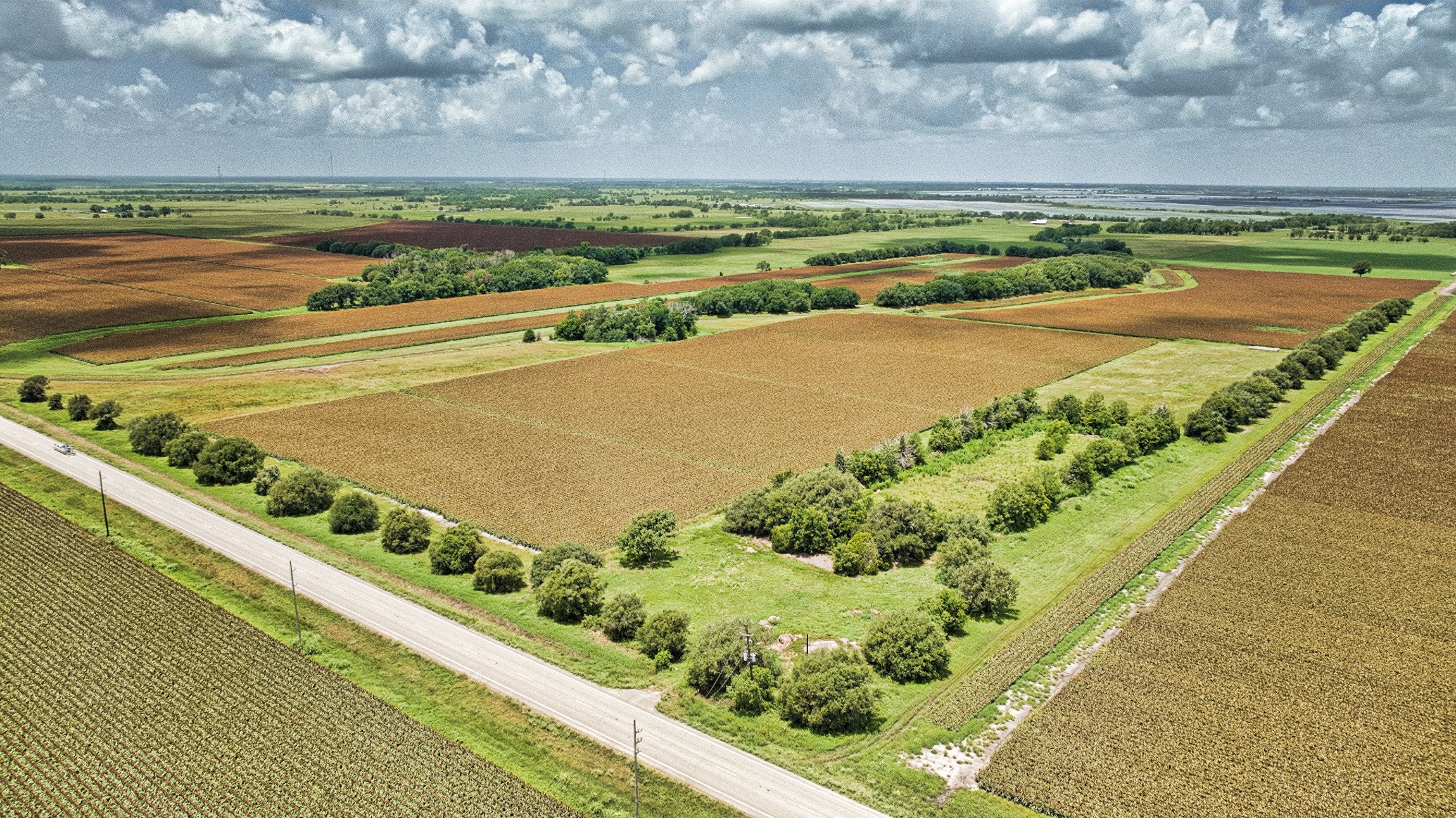 1462 Rd Damon Tx 77430 Road Damon, TX 77430 - Photo 4 of 22 a view of a city and an ocean view