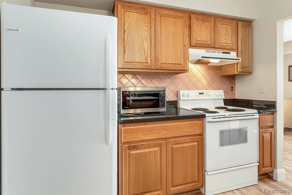 1693 Riverside Drive, Unit 5 Rochester Hills, MI 48309 - Photo 9 of 25