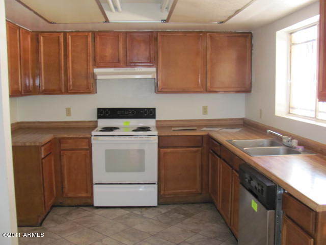1511 East Carson Road Phoenix, AZ 85042 - Photo 8 of 14 KITCHEN