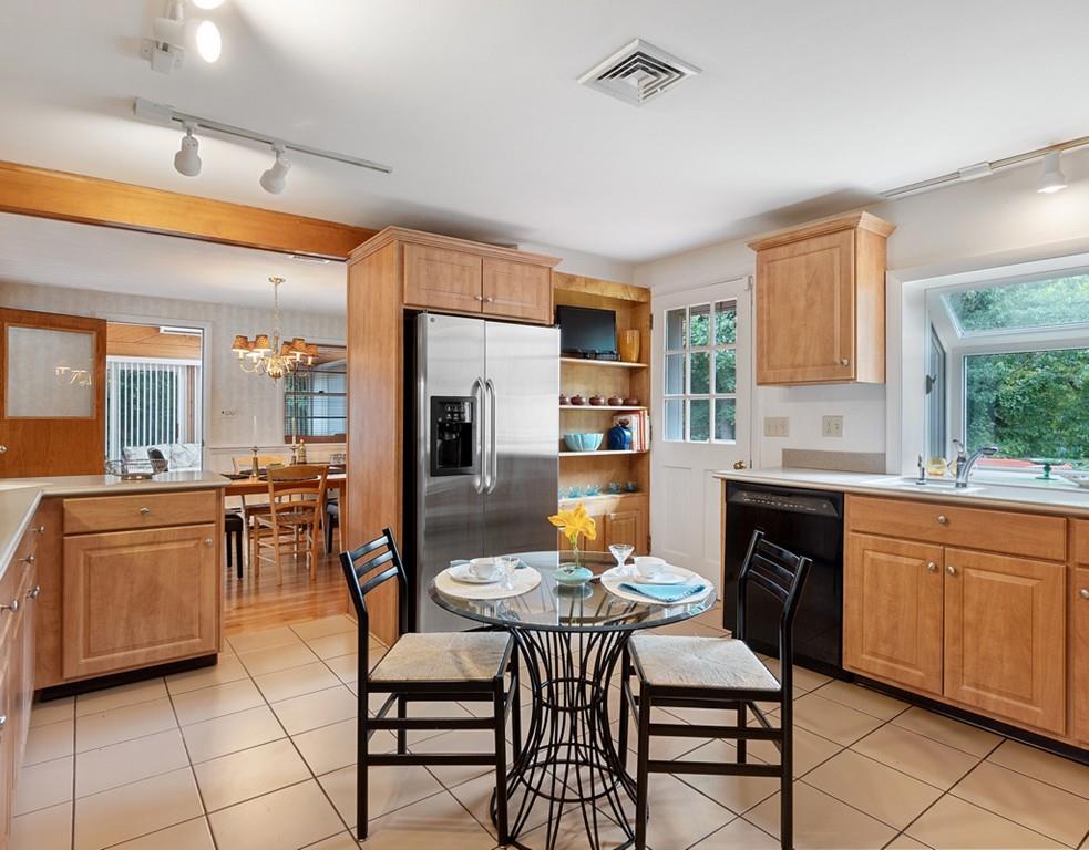 22 Lawrence Lane Lexington, MA 02421 - Photo 10 of 40