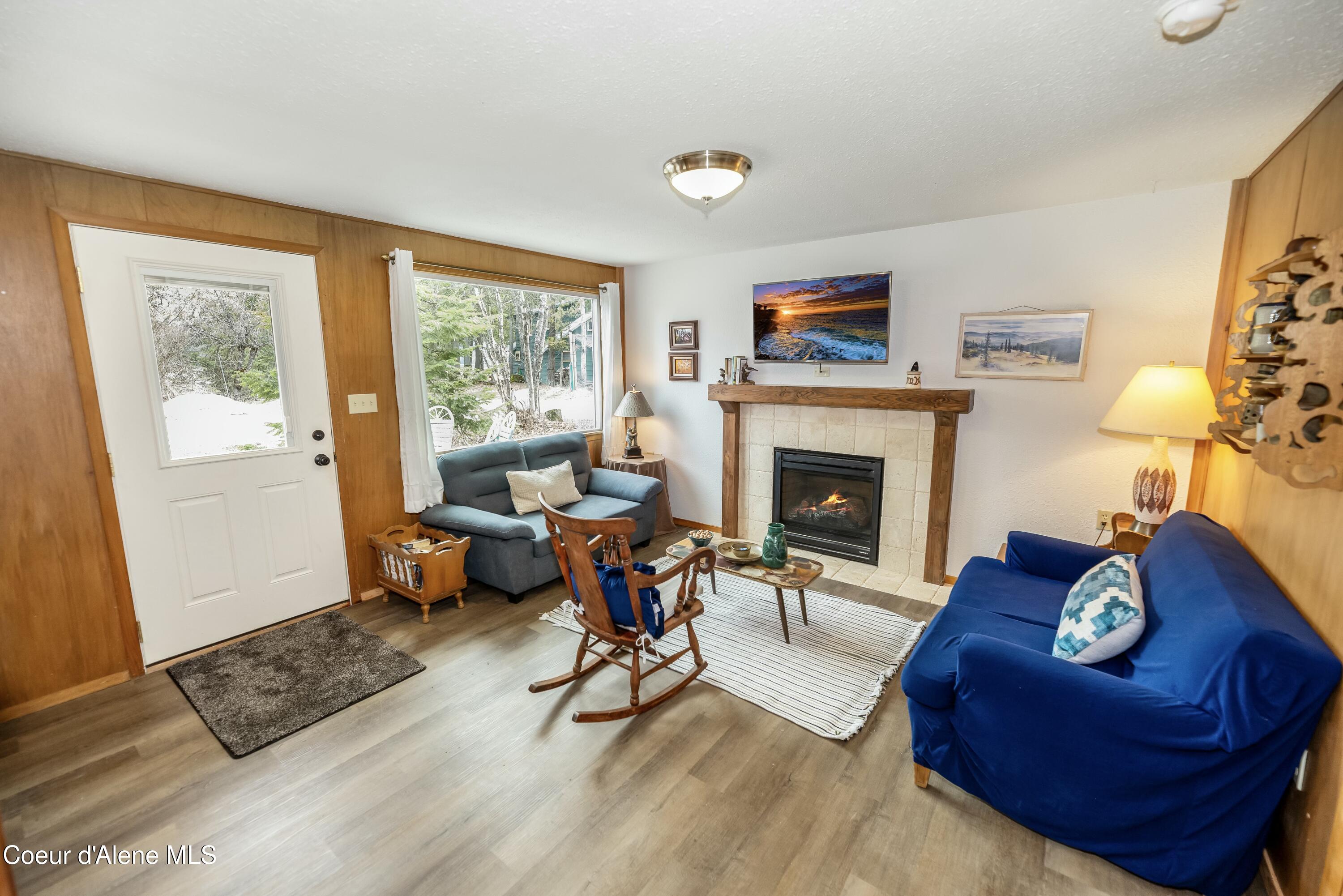 733 Hagman Road Nordman, ID 83848 - Photo 14 of 33 Living rom
