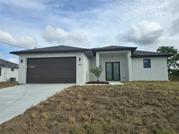 $2,300 | 4624 Connie Avenue North, Lehigh Acres, FL 33971