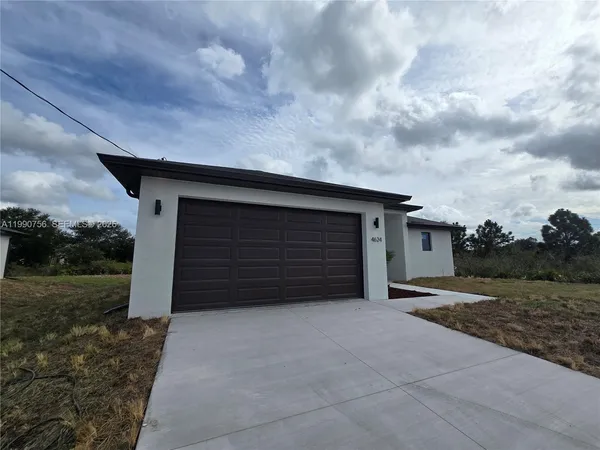 $2,300 | 4624 Connie Avenue North, Lehigh Acres, FL 33971