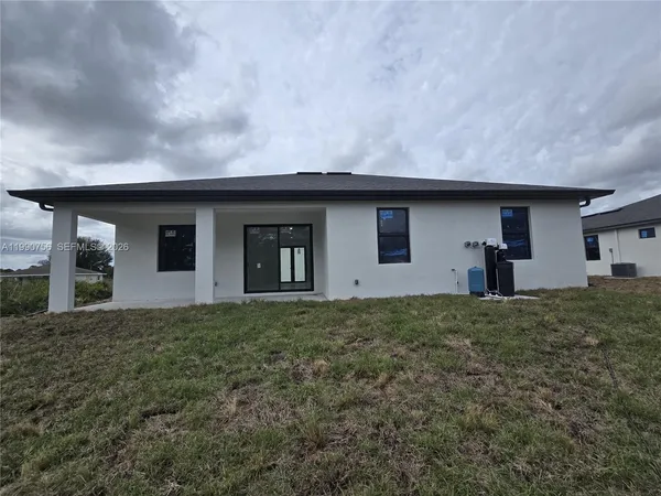 $2,300 | 4624 Connie Avenue North, Lehigh Acres, FL 33971