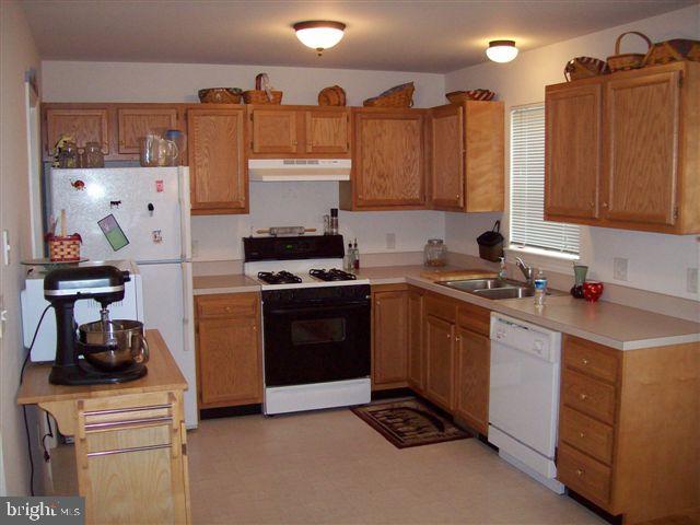 617 Deerbrush Gardens Lititz, PA 17543 - Photo 3 of 7
