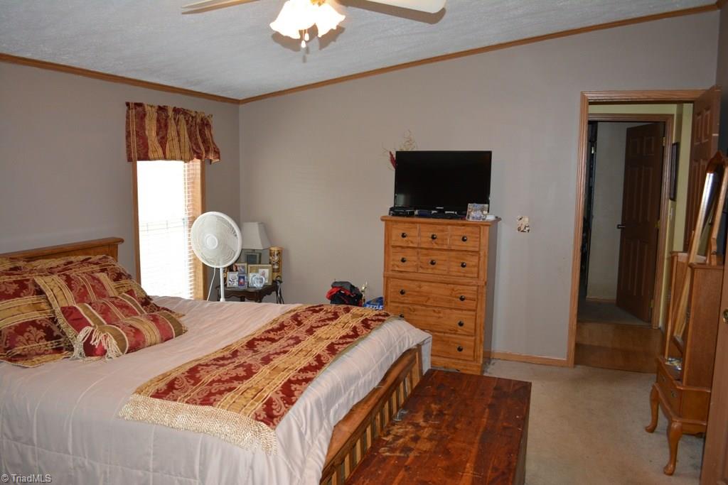 1370 Murray Road Elkin, NC 28621 - Photo 11 of 26 Gallery Image 11