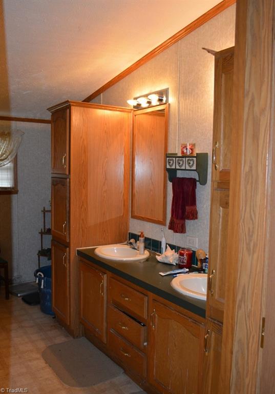 1370 Murray Road Elkin, NC 28621 - Photo 12 of 26 Gallery Image 12