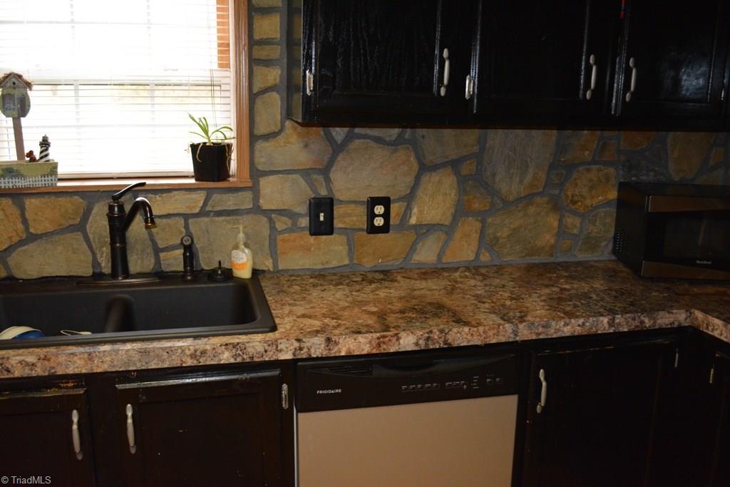 1370 Murray Road Elkin, NC 28621 - Photo 5 of 26 Gallery Image 5