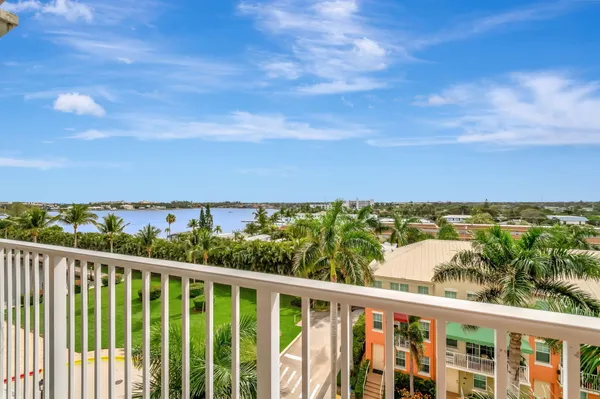 $2,695 | 804 East Windward Way, Unit 615, Lantana, FL 33462