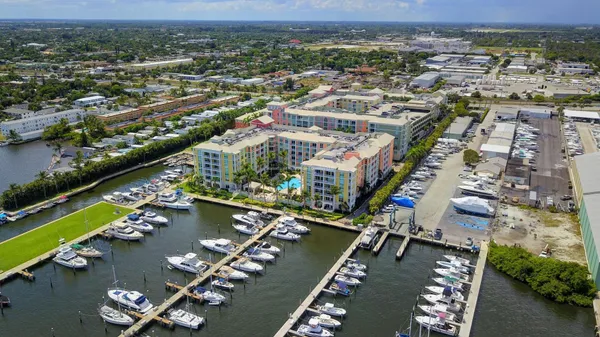 $2,695 | 804 East Windward Way, Unit 615, Lantana, FL 33462