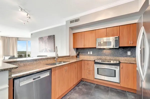 $2,695 | 804 East Windward Way, Unit 615, Lantana, FL 33462