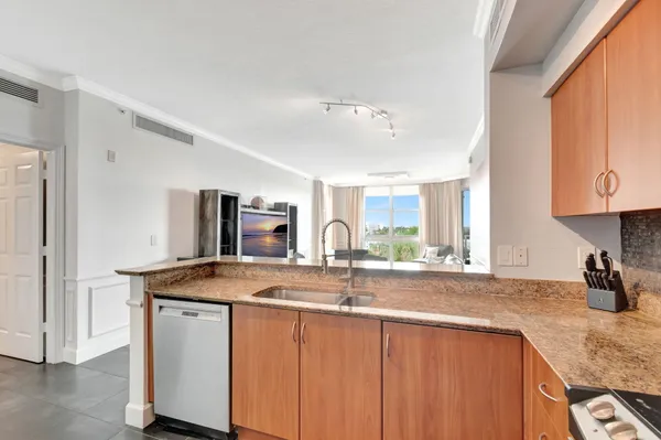 $2,695 | 804 East Windward Way, Unit 615, Lantana, FL 33462