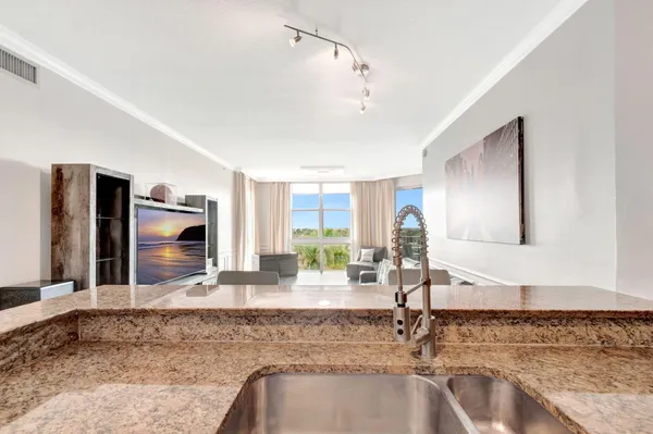 $2,695 | 804 East Windward Way, Unit 615, Lantana, FL 33462