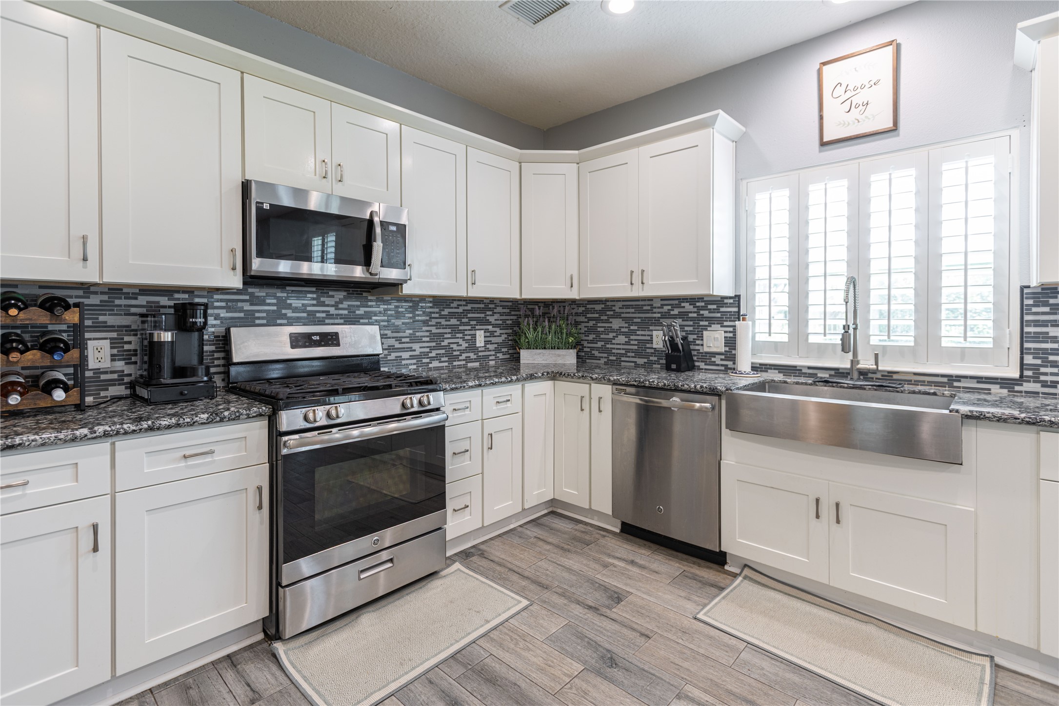 5922 Walkabout Way Katy, TX 77450 - Photo 13 of 38 Kitchen features a gas range