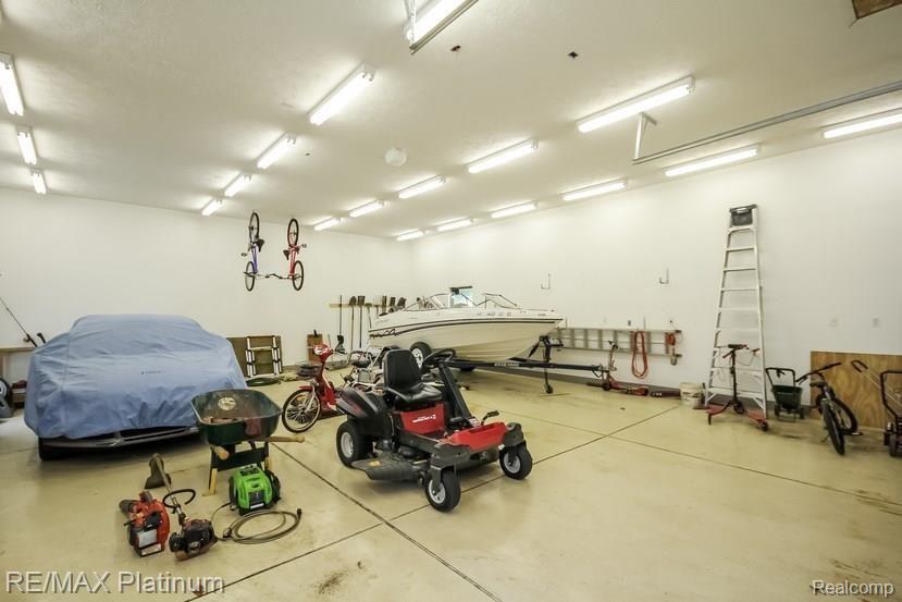 2813 Black Eagle Ridge Howell, MI 48843 - Photo 31 of 61 032-2987344-small.jpg