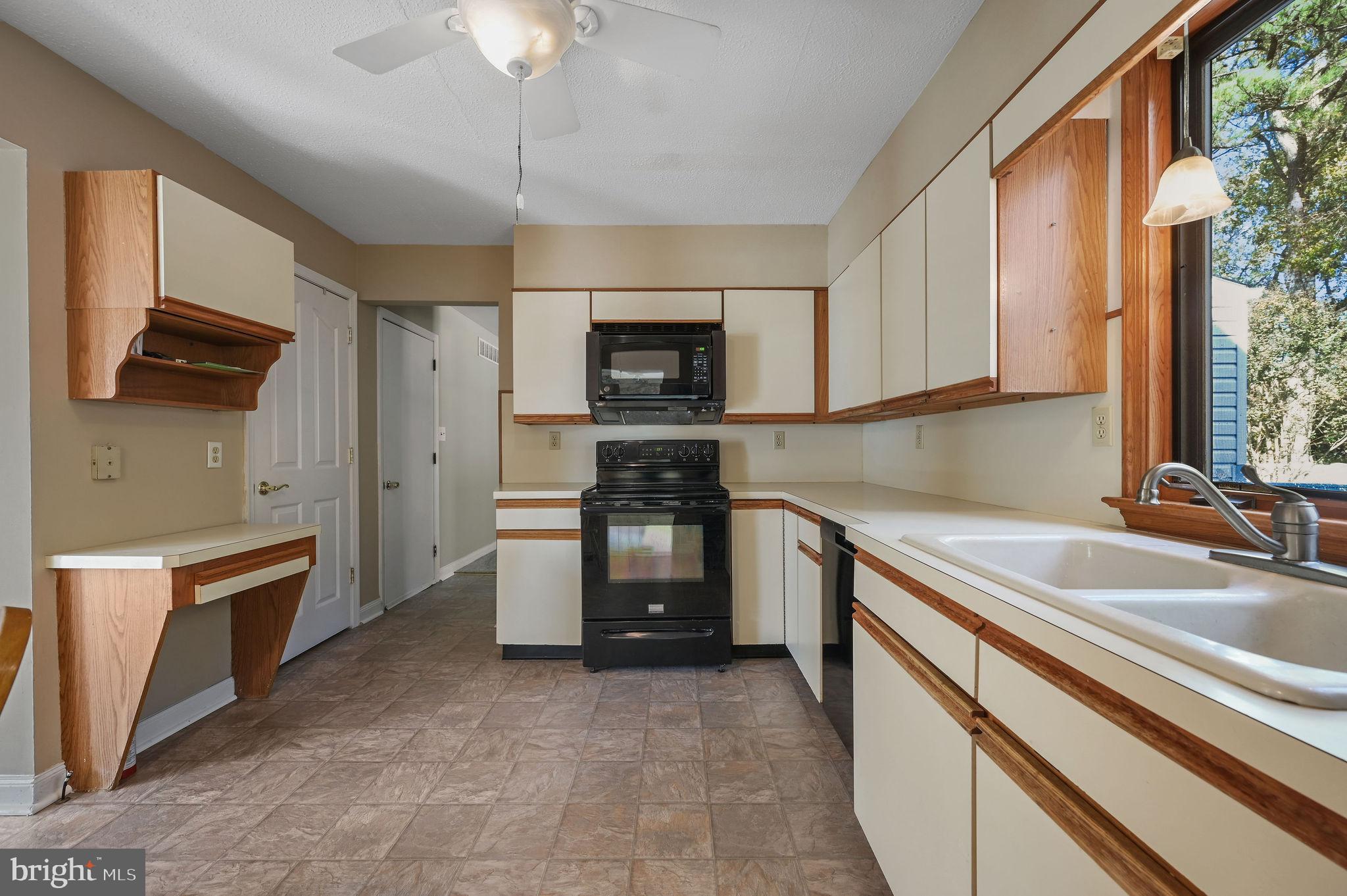 210 Cambridge Road Camden Wyoming, DE 19934 - Photo 7 of 35 a kitchen with granite countertop a sink stove and refrigerator
