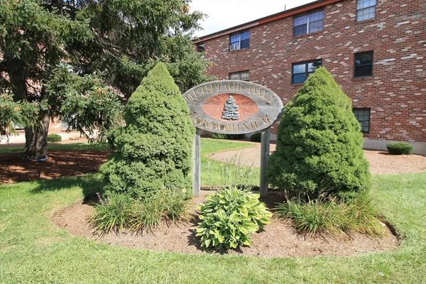 $2,050 | 16 C Mayberry Drive, Unit 12, Westborough, MA 01581