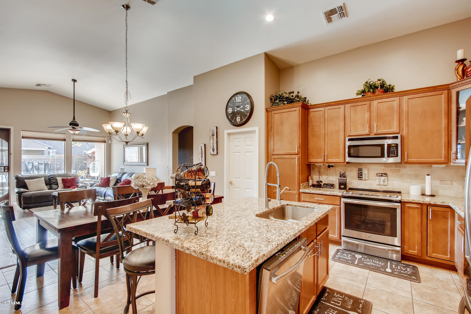 2327 West Beverly Rd. Phoenix, AZ 85041 - Photo 9 of 28 2327 W BEVERLY RD Phoenix AZ-large-009-0