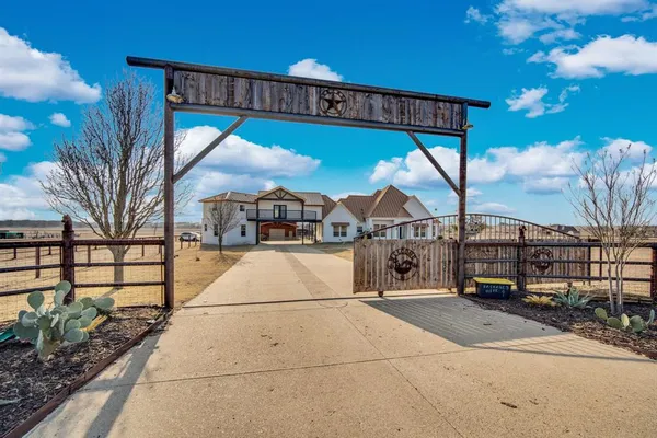 $755,555 | 1015 Curry Road, Waxahachie, TX 75167