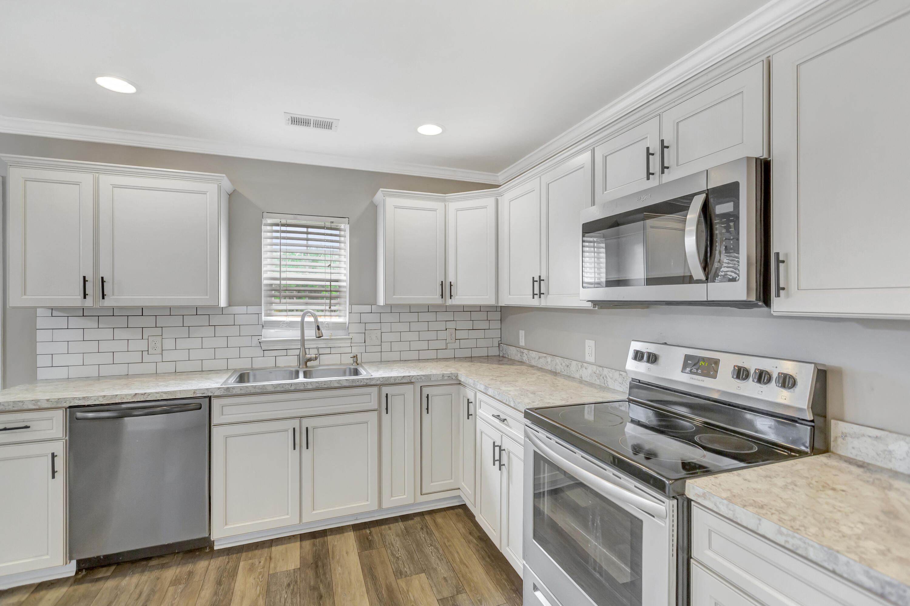 304 Deep River Road Summerville, SC 29486 - Photo 10 of 37 296A4763