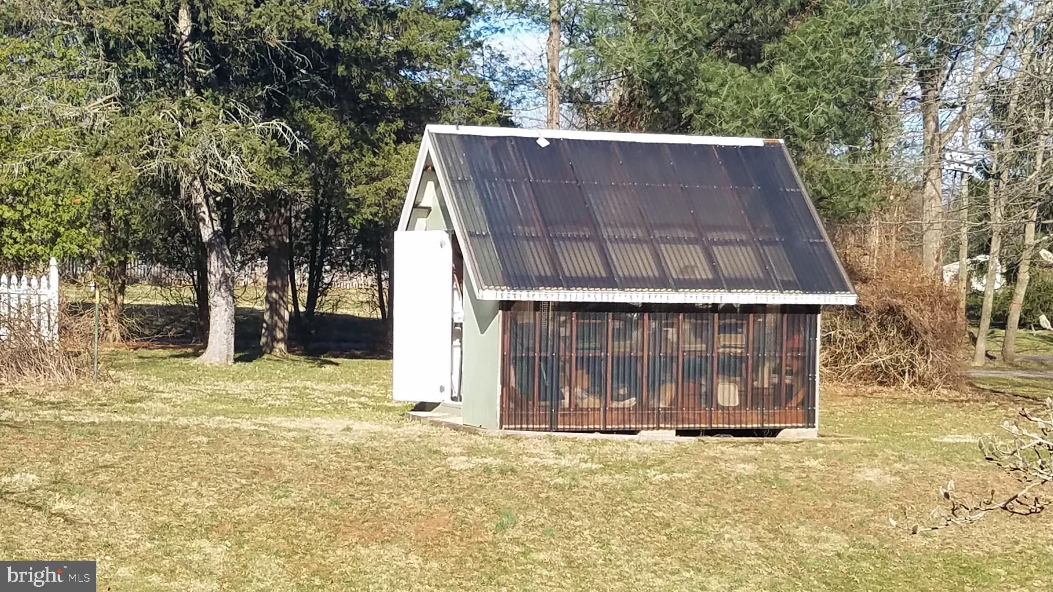 2025 Springer Road Harleysville, PA 19438 - Photo 26 of 29 Large potting shed