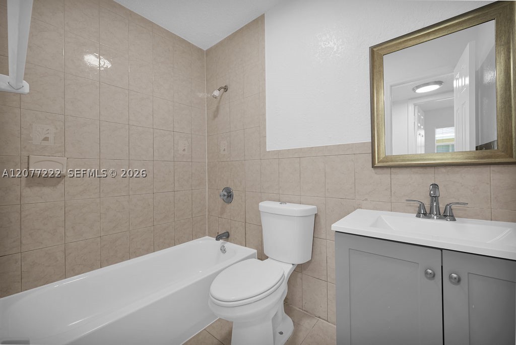 655 Kathy Pompano Beach, FL 33068 - Photo 16 of 45 Gallery Image 16