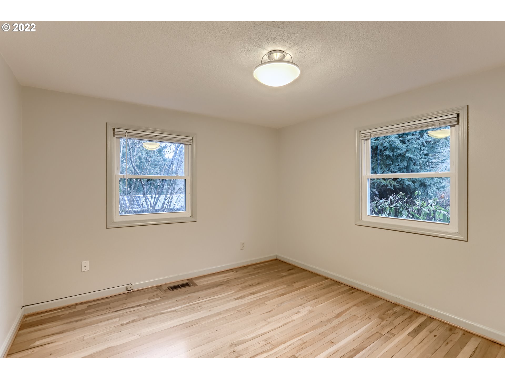 3685 Southwest Spring Garden Court Portland, OR 97219 - Photo 14 of 32 Gallery Image 14
