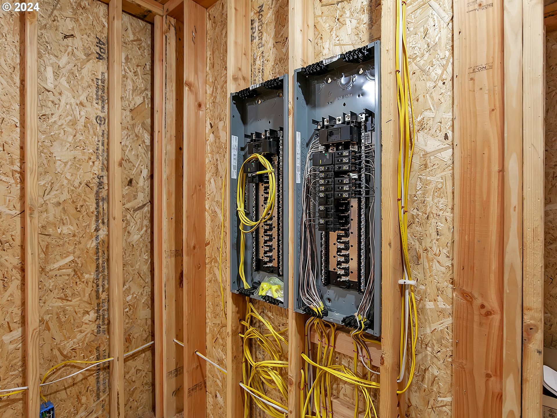 27778 Briggs Hill Road Eugene, OR 97405 - Photo 16 of 25 a view of a entryway
