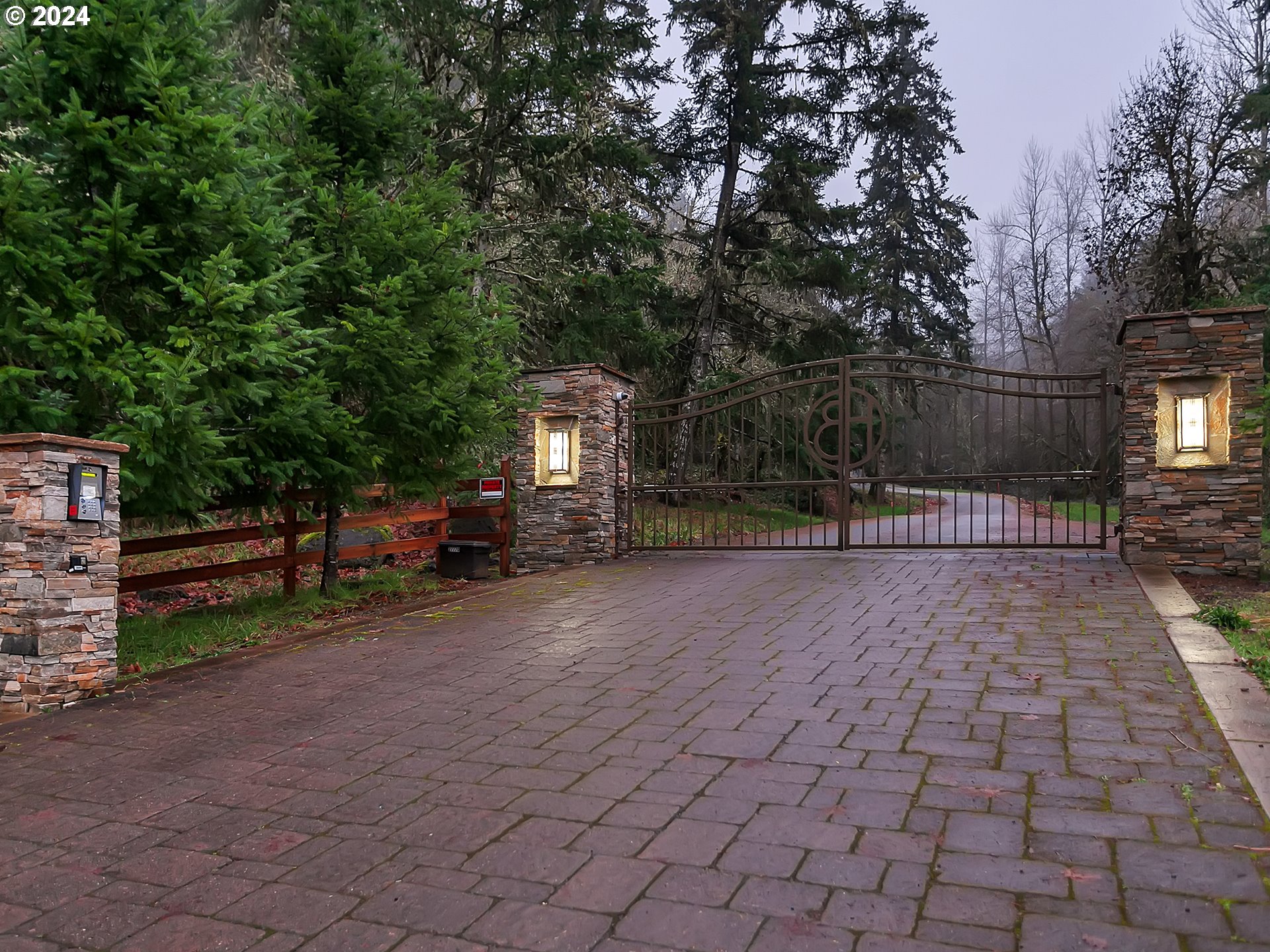 27778 Briggs Hill Road Eugene, OR 97405 - Photo 2 of 25 a view of a backyard