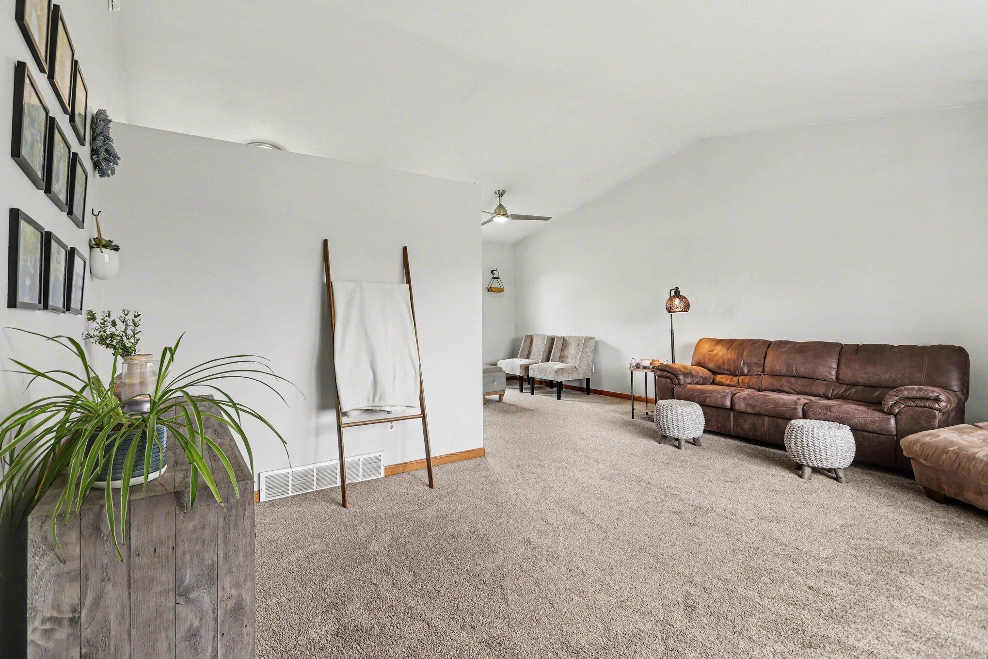 802 Sugar Maple Street Vicksburg, MI 49097 - Photo 12 of 36 013_file_5927