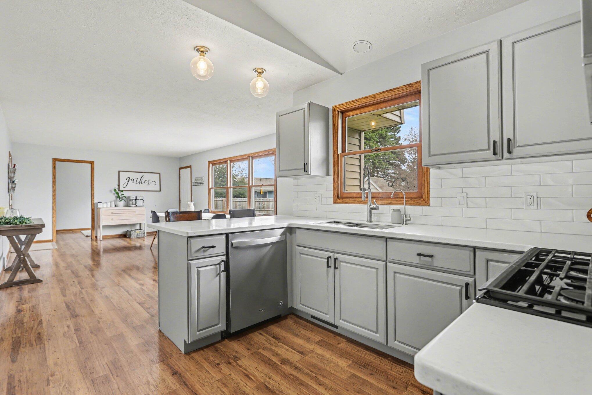 802 Sugar Maple Street Vicksburg, MI 49097 - Photo 5 of 36 016_file_6384